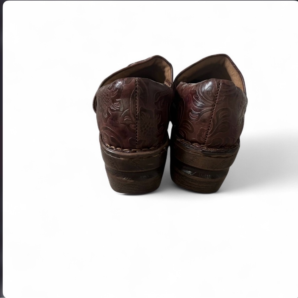 BOC Born Concept Embossed Leather Clogs Size 8 Brown Slip On - Picture 4 of 6